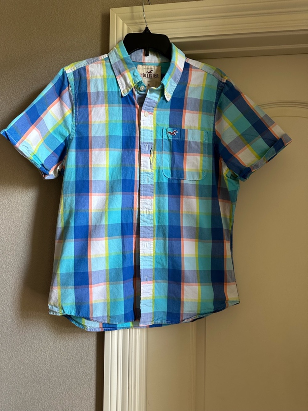 Hollister Men’s Multicolor Check Short-Sleeve Button-Down Shirt